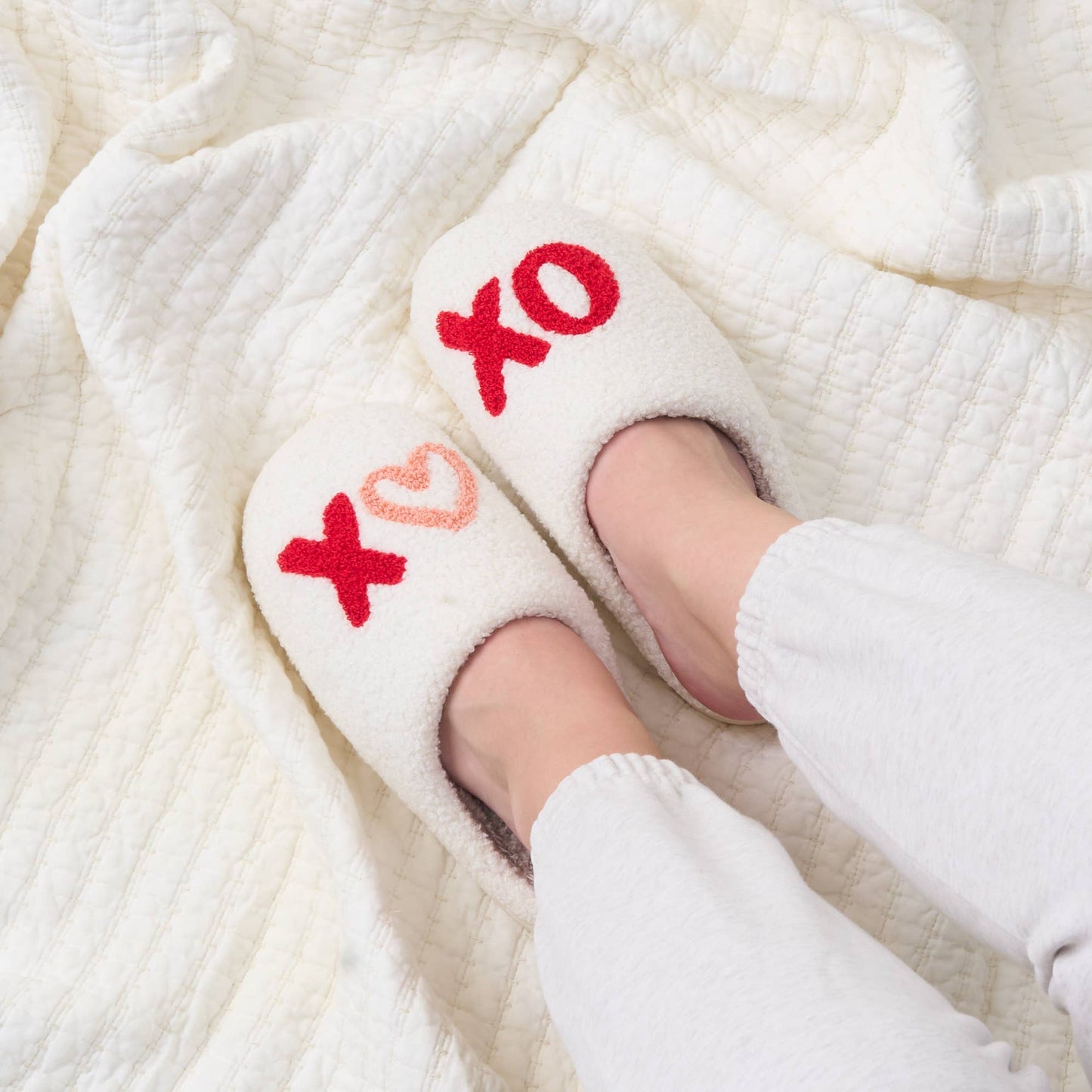 The Darling Effect - Fuzzy Slippers - XOXO