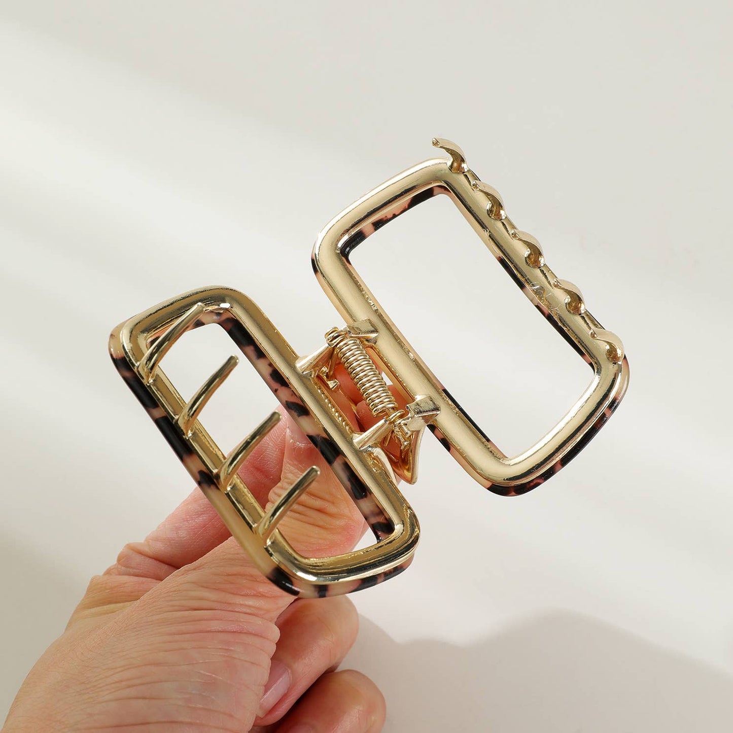 Adorro - Harlow | Medium Hollow Rectangle Metal Claw Clip