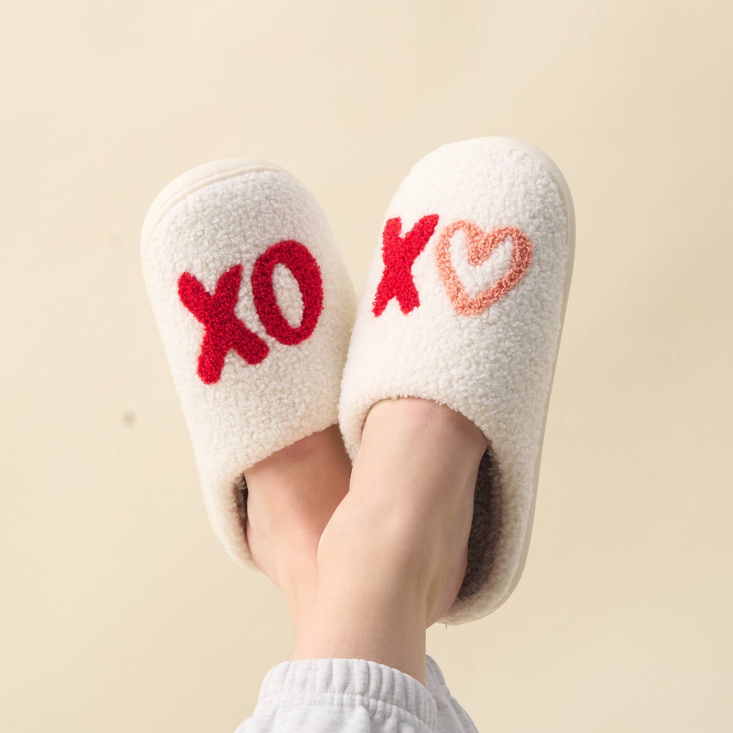 The Darling Effect - Fuzzy Slippers - XOXO